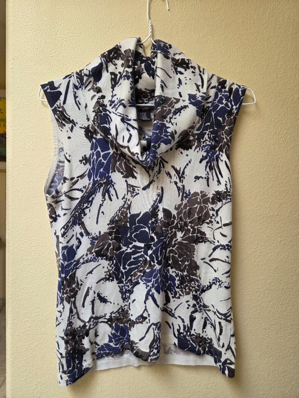 Etcetera Medium White, Black and Blue Sleeveless Cowl Neck Sweater